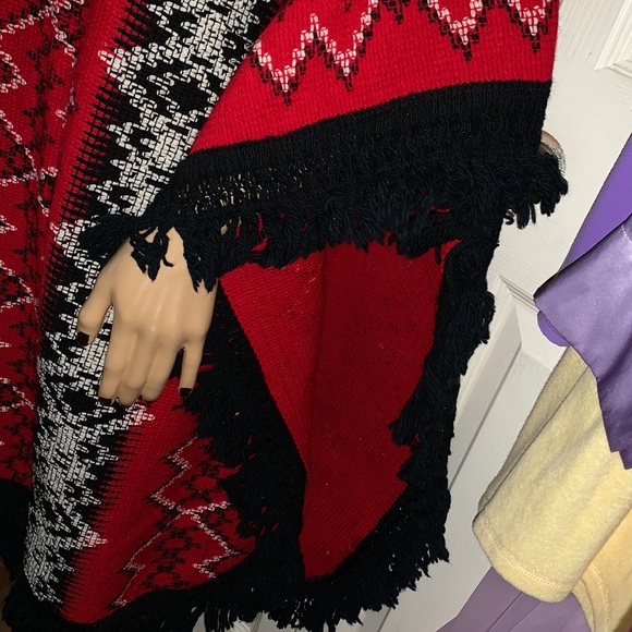 Vintage red black fringed blanket Hippie poncho jacket pullover free sized top - Picture 4 of 9